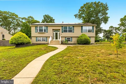 14 Tiffany Pl, Sicklerville, NJ 08081