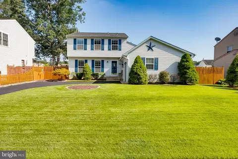24 Brearly Dr, Sicklerville, NJ 08081