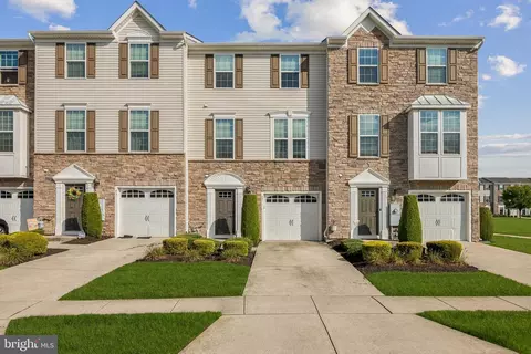 45 Village Green Ln, Sicklerville, NJ 08081