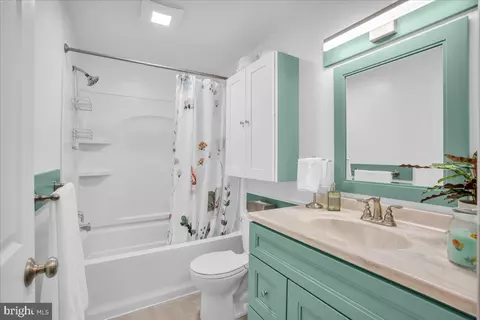 Bath - 32 Millbridge Rd, Clementon, NJ 08021 photo 1 of 2