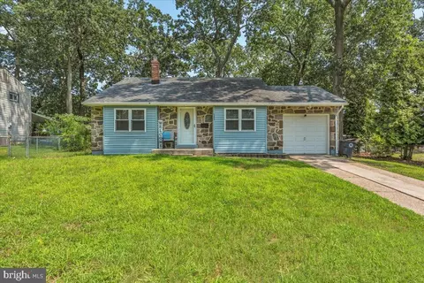 209 Sussex Dr, Lindenwold, NJ 08021