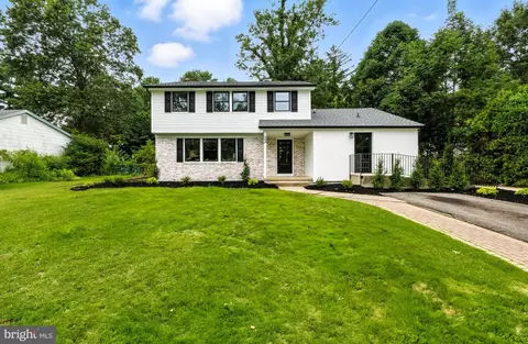 22 E Split Rock Dr, Cherry Hill, NJ 08003