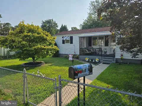 121 Roosevelt Ave, Mount Ephraim, NJ 08059