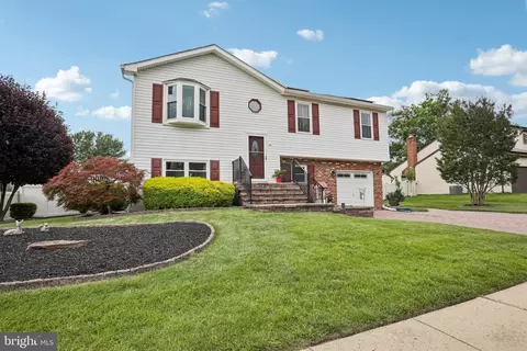 24 Brookstone Dr, Voorhees, NJ 08043