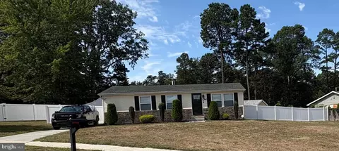1 Renee Ct, Sicklerville, NJ 08081