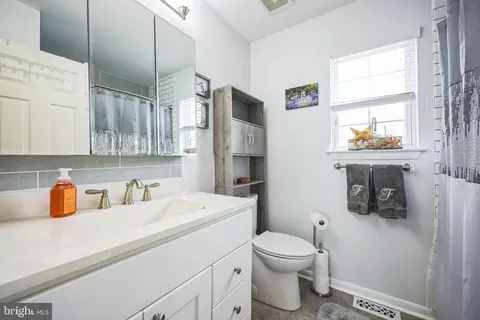 Bath - 125 E Ormond Ave, Haddon Township, NJ 08107 photo 2 of 2