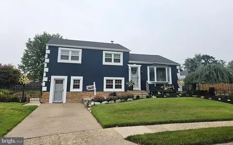 18 Trinity Ln, Blackwood, NJ 08012