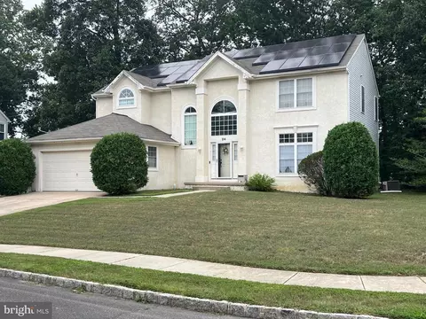 24 Brookstone Dr, Sicklerville, NJ 08081