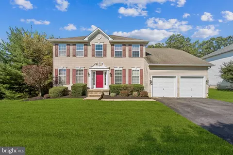 2 Patriot Ct, Sicklerville, NJ 08081