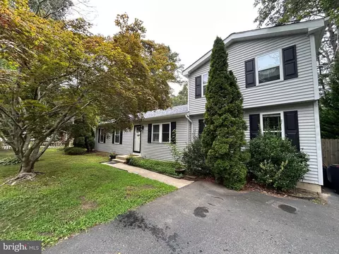 5 Woodside Ln, Sicklerville, NJ 08081
