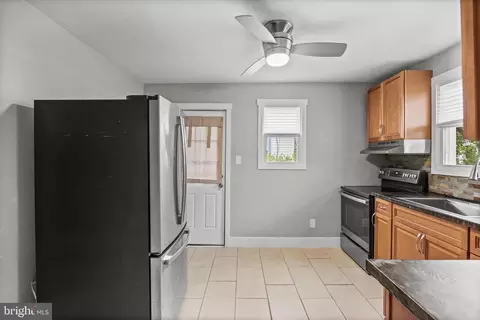 Entry Way - 101 Hemlock Ave, Laurel Springs, NJ 08021 photo 1 of 4
