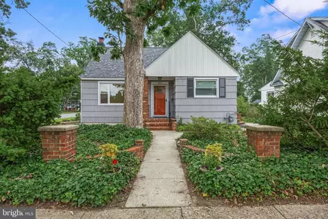 101 Hemlock Ave, Laurel Springs, NJ 08021