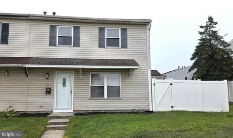 24 Lennox Ct, Sicklerville, NJ 08081