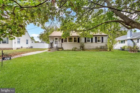 120 Webster Ave, Stratford, NJ 08084