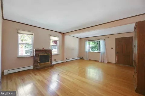 Living - 126 E Linden Ave, Lindenwold, NJ 08021 photo 1 of 4