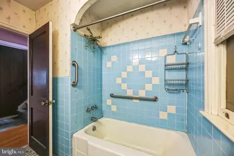 Bath - 126 E Linden Ave, Lindenwold, NJ 08021 photo 3 of 4