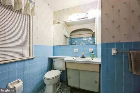 Bath - 126 E Linden Ave, Lindenwold, NJ 08021 photo 2 of 4