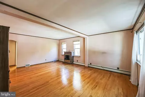 Living - 126 E Linden Ave, Lindenwold, NJ 08021 photo 4 of 4