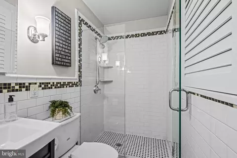 Bath - 38 Tanner St, Haddonfield, NJ 08033 photo 2 of 7
