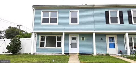 2 Little Ct, Sicklerville, NJ 08081