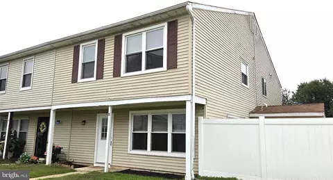 11 Lamont Ct, Sicklerville, NJ 08081