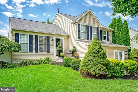 49 Raintree Dr, Sicklerville, NJ 08081