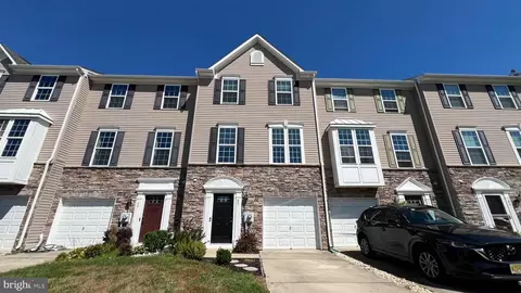 37 Tailor Ln, Sicklerville, NJ 08081