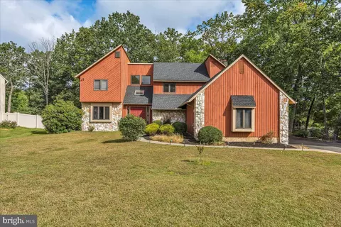 8 Kimberly Ct, Voorhees, NJ 08043