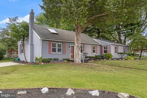 102 Lincoln Ave, Mount Ephraim, NJ 08059