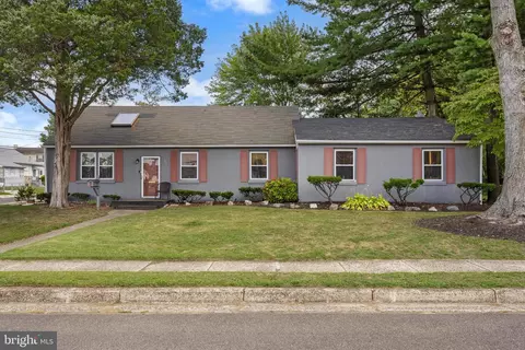 102 Lincoln Ave, Mount Ephraim, NJ 08059