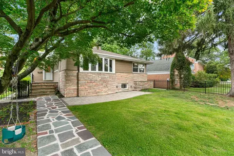 212 Crystal Lake Ave, Audubon, NJ 08106