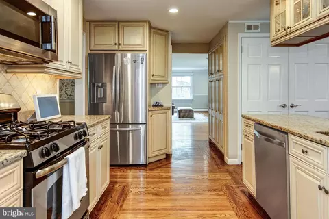 Kitchen - 6 Heritage Rd, Haddonfield, NJ 08033 photo 3 of 5