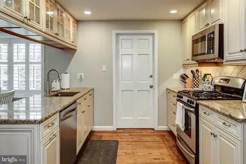 Kitchen - 6 Heritage Rd, Haddonfield, NJ 08033 photo 2 of 5