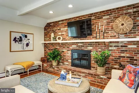 Living - 6 Heritage Rd, Haddonfield, NJ 08033 photo 3 of 5