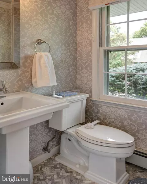 Bath - 6 Heritage Rd, Haddonfield, NJ 08033 photo 1 of 4