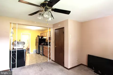 Entry Way - 12 E 10th Ave, Runnemede, NJ 08078 photo 1 of 2