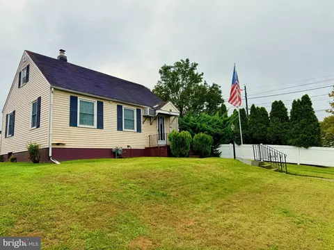 Exterior - 12 E 10th Ave, Runnemede, NJ 08078 photo 1 of 4