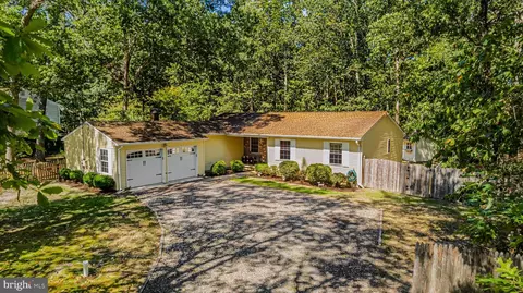 4 Oak Leaf Rd, Berlin, NJ 08009