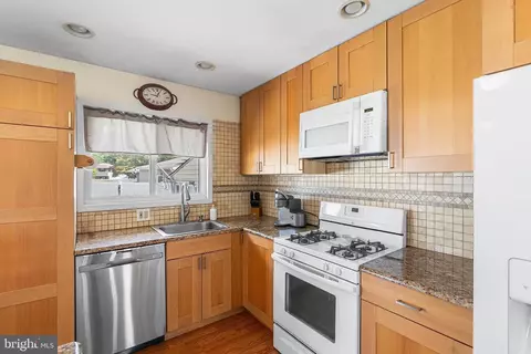 Kitchen - 34 Randy Rd, Glendora, NJ 08029 photo 3 of 5