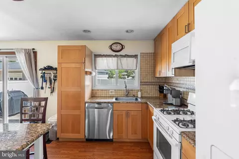 Kitchen - 34 Randy Rd, Glendora, NJ 08029 photo 4 of 5