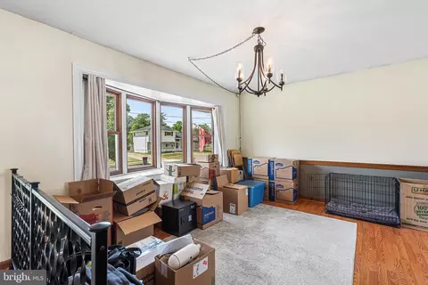 Living - 34 Randy Rd, Glendora, NJ 08029 photo 2 of 3