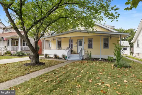 107 E Bettlewood Ave, Oaklyn, NJ 08107