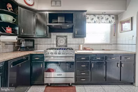 Kitchen - 55 Evesham Rd, Runnemede, NJ 08078 photo 4 of 5