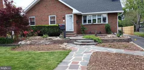 55 Evesham Rd, Runnemede, NJ 08078