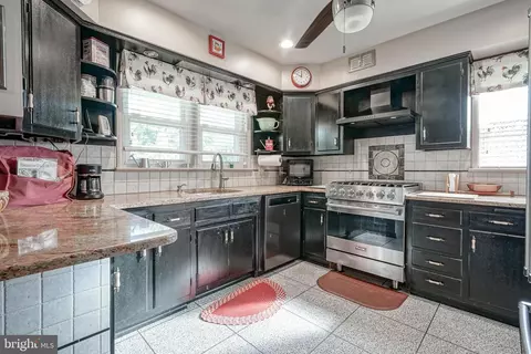 Kitchen - 55 Evesham Rd, Runnemede, NJ 08078 photo 1 of 5