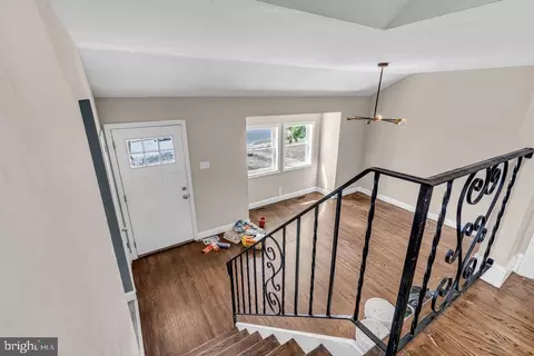 Entry Way - 211 Chatham Dr, Lindenwold, NJ 08021 photo 11 of 16