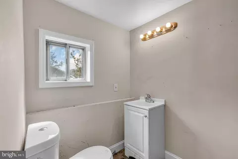 Entry Way - 211 Chatham Dr, Lindenwold, NJ 08021 photo 16 of 16