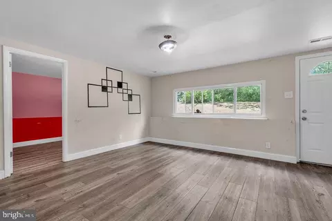 Living - 211 Chatham Dr, Lindenwold, NJ 08021 photo 6 of 6