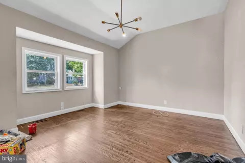 Entry Way - 211 Chatham Dr, Lindenwold, NJ 08021 photo 4 of 16