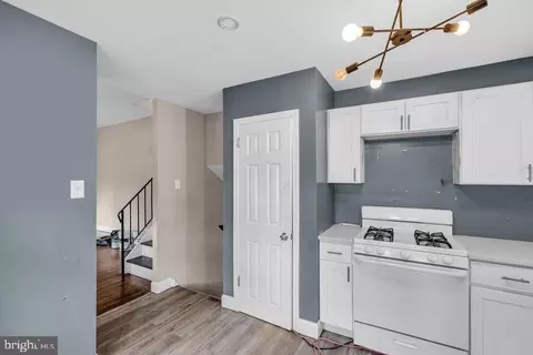 Entry Way - 211 Chatham Dr, Lindenwold, NJ 08021 photo 9 of 16